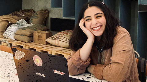 ഇസ്രായേൽ ആക്രമണത്തിൽ കവി പര്‍ണിയ അബ്ബാസിയും കുടുംബവും കൊല്ലപ്പെട്ടു