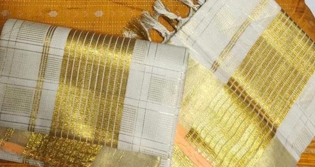 ട്രൈ​സ്റ്റേ​റ്റ് ഓ​ണാ​ഘോ​ഷം ഹോ​സ്പി​റ്റാ​ലി​റ്റി വോ​ളന്‍റി​യേ​ഴ്സി​ന് വേ​ണ്ടി ഓ​ണ​ക്കോ​ടി വി​ത​ര​ണം