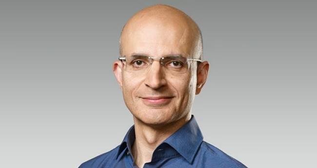 ഇ​ന്ത്യ​ൻ വം​ശ​ജ​ൻ സാ​ബി​ഹ് ഖാ​ൻ ആ​പ്പി​ൾ സി​ഒ​ഒ