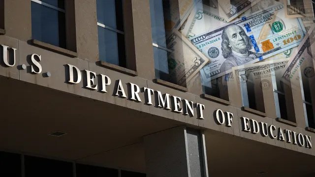 സ്കൂൾ ജില്ലകൾ, അധ്യാപക പരിശീലനം, കുടിയേറ്റ വിദ്യാർത്ഥികൾ എന്നിവയ്ക്കുള്ള പണം വിദ്യാഭ്യാസ വകുപ്പ് മരവിപ്പിച്ചു.