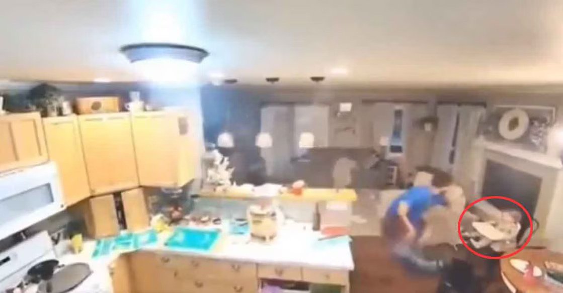 ‘ബേബി വാക്കറി’ല്‍ കുഞ്ഞ്, വീടൊന്നാകെ കുലുങ്ങി; രക്ഷിക്കാന്‍ ഓടിയെത്തി പിതാവ്: അലാസ്‌ക ‘ഭൂകമ്പ’ത്തിന്റെ നടുക്കുന്ന ദൃശ്യം