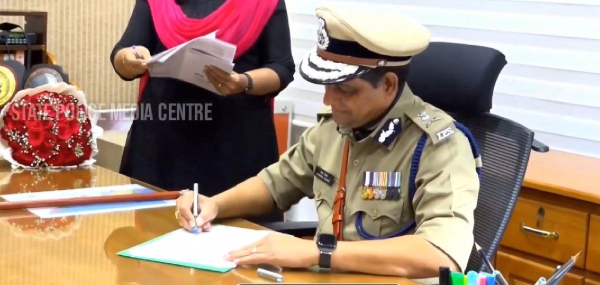 റവാഡ ചന്ദ്രശേഖർ പുതിയ പൊലീസ് മേധാവിയായി ചുമതലയേറ്റു
