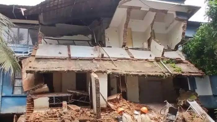 കോട്ടയം മെഡിക്കൽ കോളേജ് കെട്ടിടം : രക്ഷാപ്രവർത്തനം വൈകിയതിൽ പ്രതിക്ഷേധം