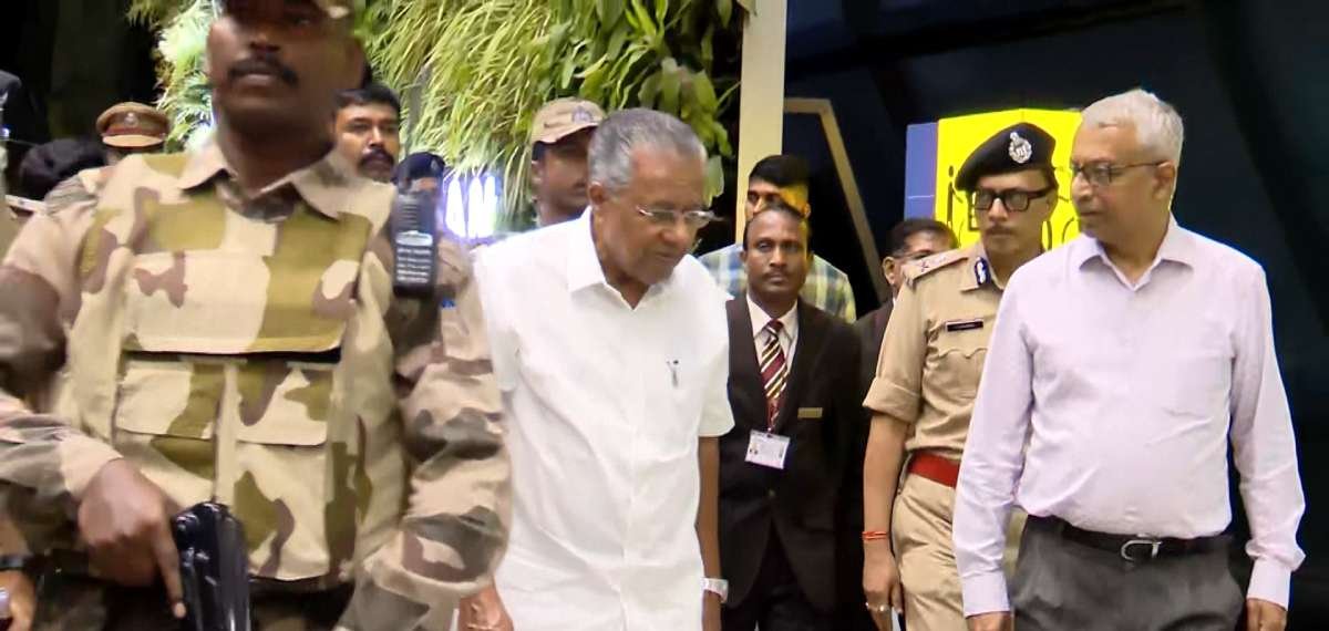 തുടര്‍ചികിത്സക്കായി മുഖ്യമന്ത്രി അമേരിക്കയിലേക്ക് പുറപ്പെട്ടു; പകരം ചുമതല ആര്‍ക്കുമില്ല