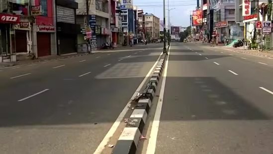 രാജ്യത്ത് സംയുക്ത തൊഴിലാളി സംഘടനകൾ പ്രഖ്യാപിച്ച 24 മണിക്കൂർ ദേശീയ പണിമുടക്ക് തുടങ്ങി