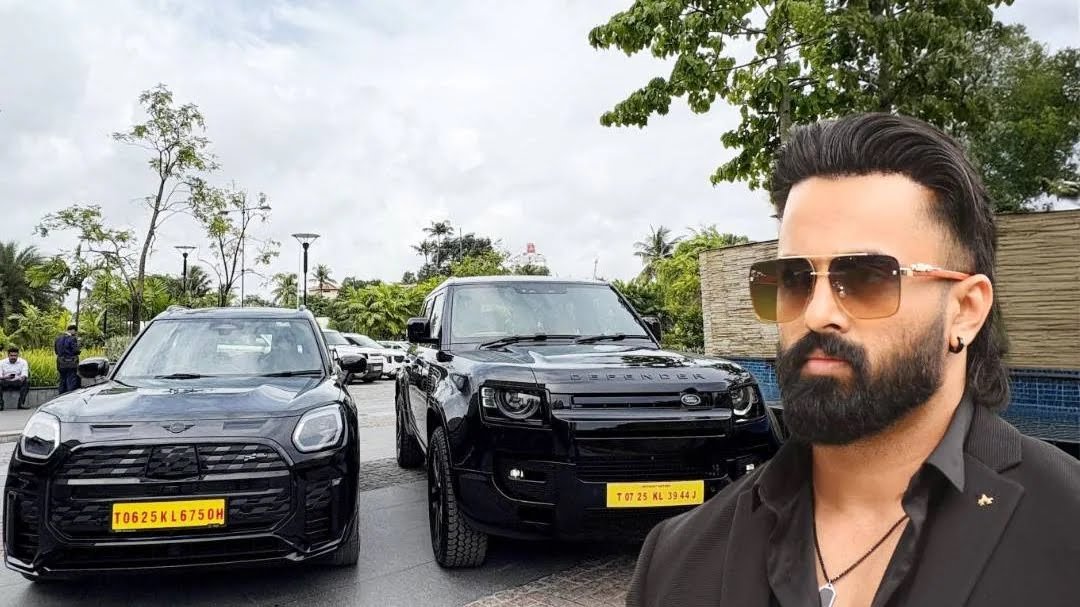 ഒറ്റ ദിവസം രണ്ട് അത്യാഡംബര വാഹനങ്ങള്‍ സ്വന്തമാക്കി ഉണ്ണി മുകുന്ദന്‍; ഇതിലൊന്ന് കേരളത്തില്‍ ആദ്യം