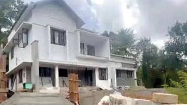 ഭാര്യയുടെ പേരില്‍ നിര്‍മ്മിക്കുന്നത് രണ്ട് കോടിയുടെ ആഢംബര വീട്; ‘ബ്രോക്കര്‍’ അതിസമ്പന്നനായത് മൂന്ന് വര്‍ഷം കൊണ്ട്