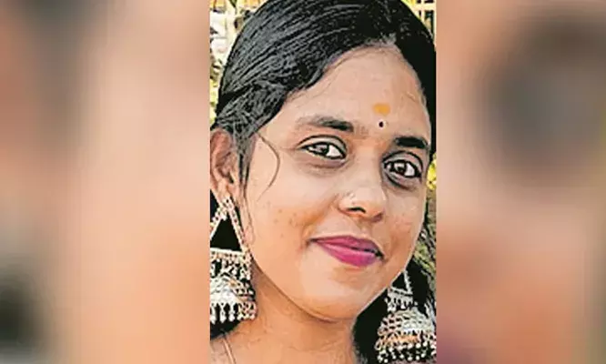നവവധു തൂങ്ങി മരിച്ചത് ഭര്‍ത്താവുമൊത്ത് സ്വന്തം വീട്ടിലെത്തിയതിന് പിന്നാലെ; നേഹയും രഞ്ജിത്തും വിവാഹിതരായിട്ട് ആറു മാസം മാത്രം