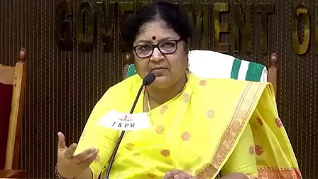 രജിസ്ട്രാർക്ക് പദവിയിൽ തുടരാമെന്നും തടസമില്ലെന്നും മന്ത്രി ആർ ബിന്ദു