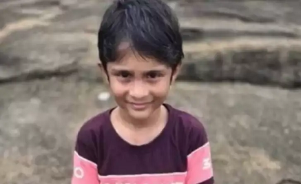 അമ്മയുടെ മുന്നിൽവച്ച് സ്‌കൂൾ ബസിടിച്ച് ആറ് വയസുകാരന് ദാരുണാന്ത്യം