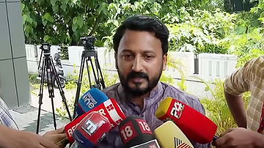 വയനാട് ദുരിതാശ്വാസം: സർക്കാരിനെ വിശ്വസിച്ചതാണ് തെറ്റെന്ന് രാഹുൽ മാങ്കൂട്ടത്തിൽ