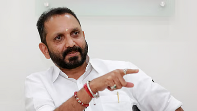 സ്വന്തം കാര്യം വരുമ്പോൾ ആദർശം മറന്ന് തെമ്മാടി രാജ്യത്തേക്ക് പോകുന്നത് അധപതനമാണ്: കെ സുരേന്ദ്രൻ
