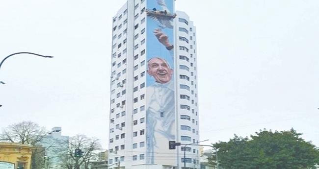 ഫ്രാ​ൻ​സി​സ് മാ​ർ​പാ​പ്പ​യു​ടെ കൂ​റ്റ​ൻ ചു​വ​ർ​ചി​ത്രം അ​ർ​ജ​ന്‍റീ​ന​യി​ൽ