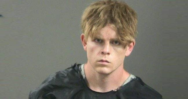 അ​ർ​ക്ക​ൻ​സാ​സ് ഇ​ര​ട്ട​ക്കൊ​ല​പാ​ത​കം:​ അ​ധ്യാ​പ​ക​ൻ ഹെ​യ​ർ സ​ലൂ​ണി​ൽ നി​ന്ന് അ​റ​സ്റ്റി​ലാ​യി