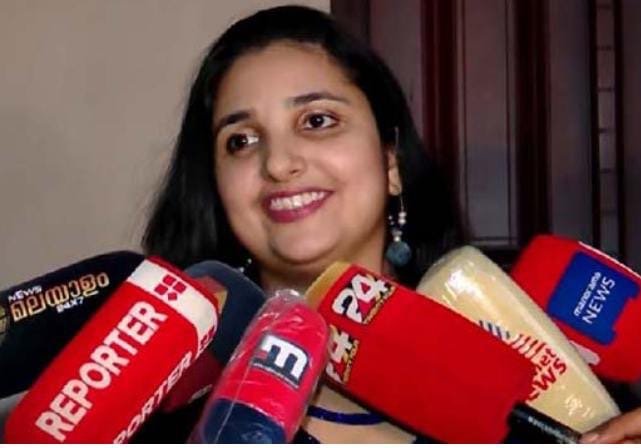 യുവ രാഷ്ട്രീയ നേതാവില്‍ നിന്നും മോശം അനുഭവം ഉണ്ടായെന്ന് തുറന്നു പറഞ്ഞ് നടി റിനി ആൻ ജോർജ്