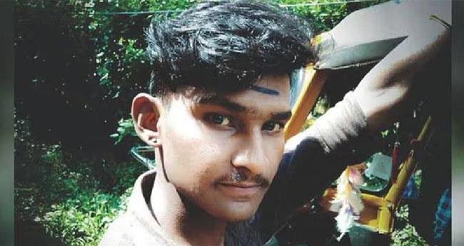മ​ർ​ദ​ന​മേ​റ്റ് ചി​കി​ത്സ​യി​ലാ​യി​രു​ന്ന പി​താ​വ് മ​രി​ച്ചു; മ​ക​ൻ റി​മാ​ൻ​ഡി​ൽ