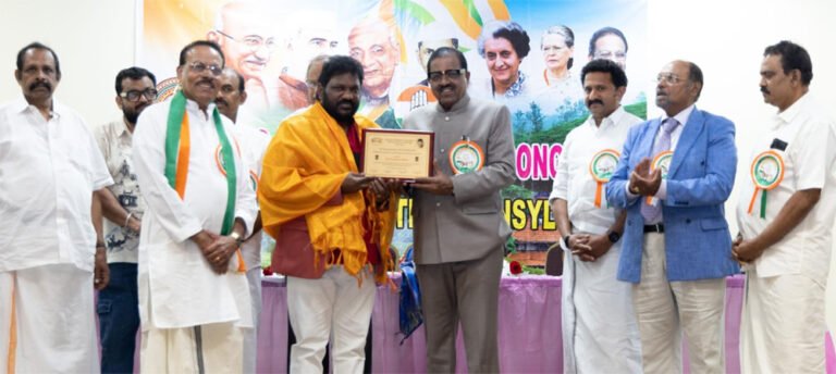 ഐ. ഒ. സി. പെൻസിൽവാനിയ ചാപ്റ്റർ – ഇന്ത്യൻ സ്വാതന്ത്ര്യദിനാഘോഷത്തോടനുബന്ധിച്ചു രാജ്‌മോഹൻ ഉണ്ണിത്താൻ എം പി, പന്തളം ബാലൻ, വാരനാട്‌, ജോസ് കുന്നേൽ എന്നിവർക്കു ആദരം