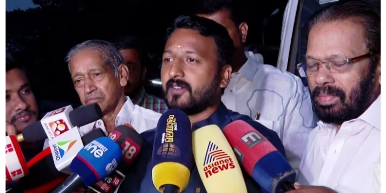 രാഹുൽ മാങ്കൂട്ടത്തിൽ വ്യക്തത വരുത്തണമെന്ന് യൂത്ത് കോൺഗ്രസ്സിൽ ചർച്ച; വിശദീകരിക്കണമെന്ന് വനിതാ നേതാവ്, മൗനം തുടർന്ന് എംഎൽഎ