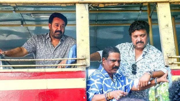 മുടവൻമുകൾ’ ബസിൽ കയറി ഡബിൾ ബെല്ലടിച്ച് മോഹൻലാൽ