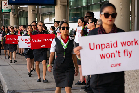 പണിമുടക്കാൻ വോട്ട് ചെയ്ത ഫ്ലൈറ്റ് അറ്റൻഡന്റുകളെ ലോക്ക് ഔട്ട്  ചെയ്യാൻ എയർ കാനഡ