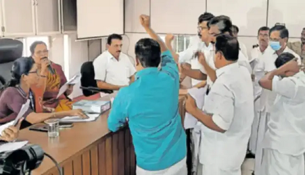 കൂത്താട്ടുകുളം നഗരസഭയിൽ എൽഡിഎഫിന് ഭരണം നഷ്ടമായി; യുഡിഎഫിന്റെ അവിശ്വാസ പ്രമേയം പാസ്സായി