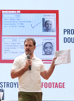 ‘വോട്ട് അട്ടിമറി’ ആരോപണത്തിൽ രാഹുൽ ഗാന്ധിക്ക് നോട്ടീസ്: തെളിവുകൾ ഹാജരാക്കണമെന്ന് കർണാടക സിഇഒ