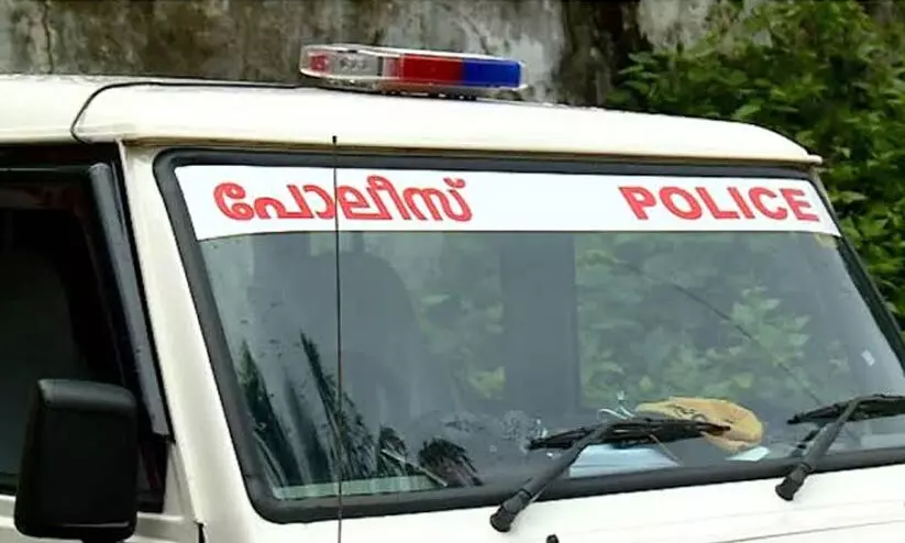 നൈ​റ്റ് പെ​ട്രോ​ളിം​ഗി​നി​ടെ ക​ഞ്ചാ​വു​മാ​യി യു​വാ​വ് പി​ടി​യി​ൽ