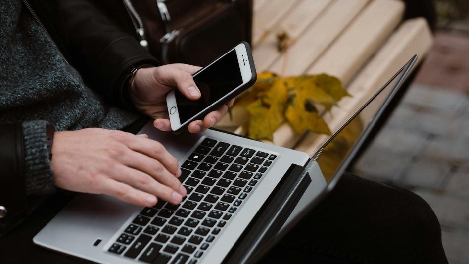 ലാപ്‌ടോപ്പ് മടിയിൽ വച്ചാണോ ജോലി ചെയ്യുന്നത്? എങ്കിൽ ശ്രദ്ധിക്കുക!