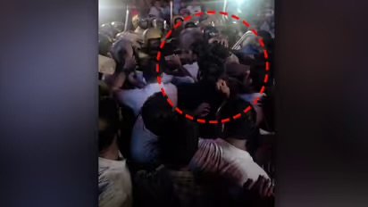 പേരാമ്പ്ര സംഘര്ഷം: ഷാഫിയെ ലാത്തി കൊണ്ട് അടിക്കുന്ന ദൃശ്യങ്ങള് പുറത്ത്, പൊലീസിന്റെ വാദം പൊളിയുന്നു