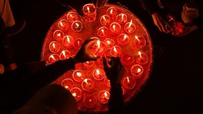സൈനിക സർക്കാരിനെതിരെ പ്രതിഷേധം നടത്തിയവർക്ക് മേൽ പാരാഗ്ലൈഡറിലെത്തി ബോംബിട്ടു, 24 പേർക്ക് ദാരുണാന്ത്യം