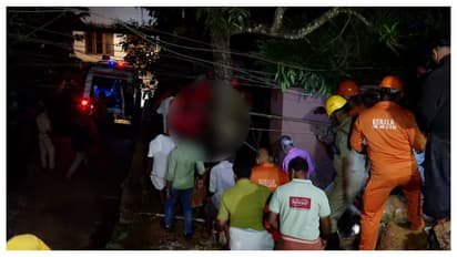 ഒരു രാത്രി മുഴുവൻ നീണ്ട രക്ഷാപ്രവർത്തനം വിഫലം; ദമ്പതിമാരിൽ ഭ‍ർത്താവ് മരിച്ചു, ഭാര്യയെ ആശുപത്രിയിലേക്ക് മാറ്റി