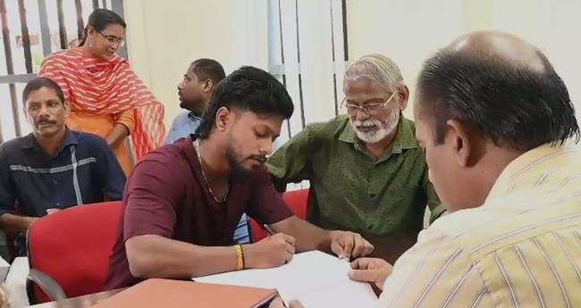 കോ​ട്ട​യം മെ​ഡി​ക്ക​ൽ കോ​ള​ജ് അ​പ​ക​ടം; മ​രി​ച്ച ബി​ന്ദു​വി​ന്‍റെ മ​ക​ൻ സ​ർ​ക്കാ​ർ ജോ​ലി​യി​ൽ പ്ര​വേ​ശി​ച്ചു