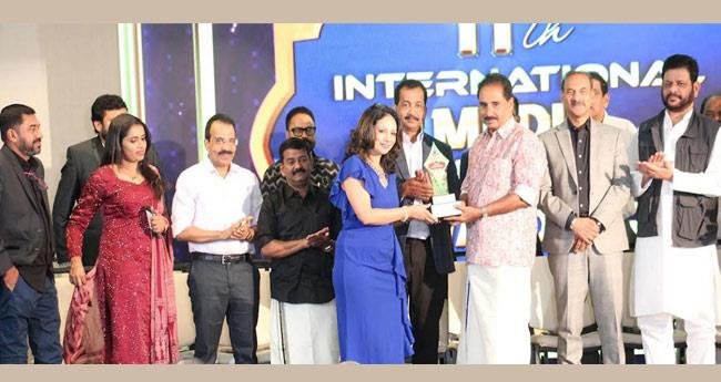 ഇ​ന്ത്യ പ്ര​സ് ക്ല​ബി​ന്‍റെ വി​മ​ൻ എം​പ​വ​ർ​മെ​ന്‍റ് അ​വാ​ർ​ഡ് ആ​ശ തോ​മ​സ് മാ​ത്യു​വി​ന്