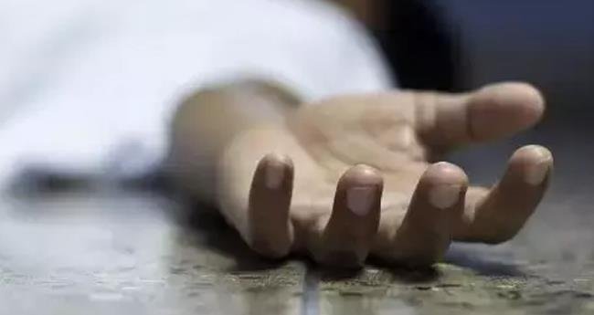 ബം​ഗ​ളൂ​രു​വി​ൽ മ​ക്ക​ളെ കൊ​ല​പ്പെ​ടു​ത്തി​യ അ​മ്മ ജീ​വ​നൊ​ടു​ക്കി