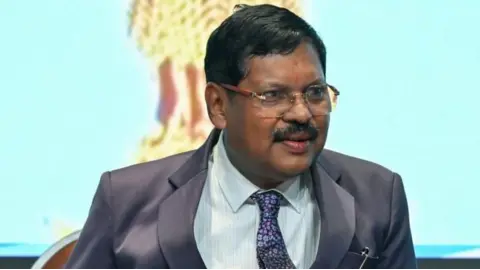സുപ്രീംകോടതി ചീഫ് ജസ്റ്റിസിനു നേ​രെ സമൂഹ മാധ്യമത്തിൽ ജാതി അധിക്ഷേപം; പോലീസ് കേസെടുത്തു