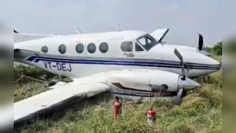 പറന്നുയരുന്നതിനിടെ നിയന്ത്രണം നഷ്ടമായ വിമാനം റണ്‍വേയില്‍നിന്ന് തെന്നിമാറി; ഒഴിവായത് വന്‍ദുരന്തം