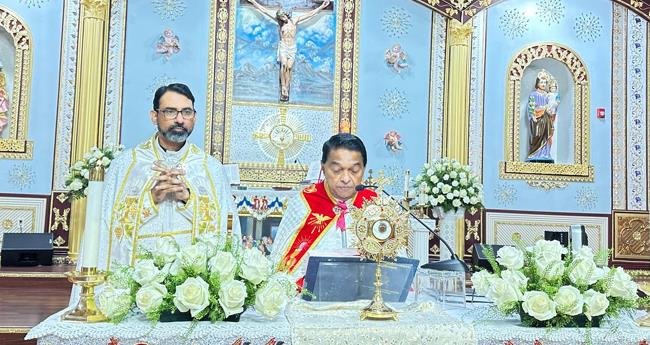 ഹൂ​സ്റ്റ​ണി​ൽ പ്ര​ധാ​ന തി​രു​നാ​ളി​ന് ഭ​ക്തി​സാ​ന്ദ്ര​മാ​യ കൊ​ടി​യേ​റ്റ്