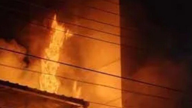 ത​ല​സ്ഥാ​ന ന​ഗ​ര​ത്തി​ൽ വ​ൻ തീ​പി​ടി​ത്തം; മൂ​ന്നു​നി​ല കെ​ട്ടി​ടം ക​ത്തി​ന​ശി​ച്ചു