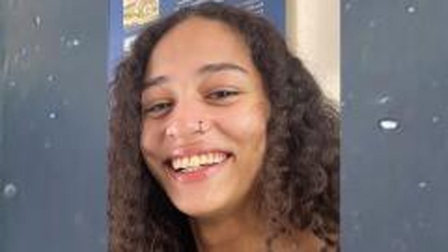 പരിപാലിക്കാൻ ഏൽപ്പിച്ച മൂന്ന് നായകളുടെ ആക്രമണത്തിൽ 23 കാരിയായ കോളേജ് വിദ്യാർത്ഥി കൊല്ലപ്പെട്ടു