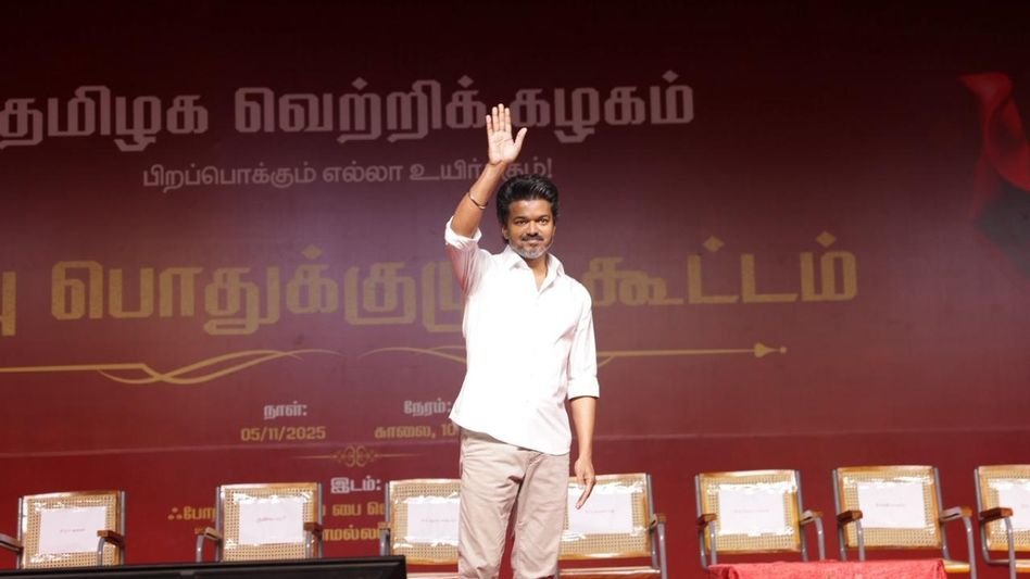 സ്ത്രീ സുരക്ഷ, കർഷക പ്രശ്നങ്ങൾ, എസ്‌ഐആറിൽ താൽക്കാലിക വിരാമം… ടിവികെ യോഗത്തിൽ വിജയ്