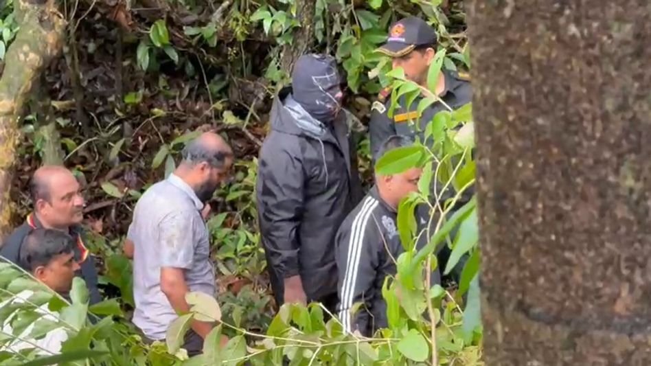 ധർമ്മസ്ഥല കേസ്: 3,900 പേജുള്ള കുറ്റപത്രം സമർപ്പിച്ച് എസ്‌ഐടി; പരാതിക്കാരൻ ഉൾപ്പെടെ ആറ് പേർ പ്രതികൾ