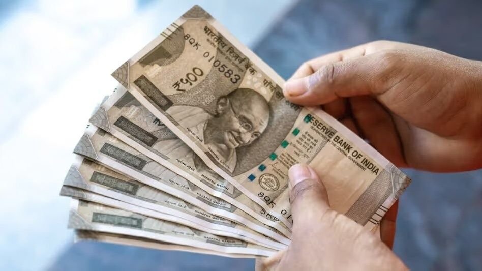 പുതിയ തൊഴിൽ നിയമങ്ങൾ പ്രാബല്യത്തിൽ: ഇനി അഞ്ച് വർഷമല്ല, ഒരു വർഷത്തെ സേവനത്തിന് ശേഷം ഗ്രാറ്റുവിറ്റിക്ക് അർഹത