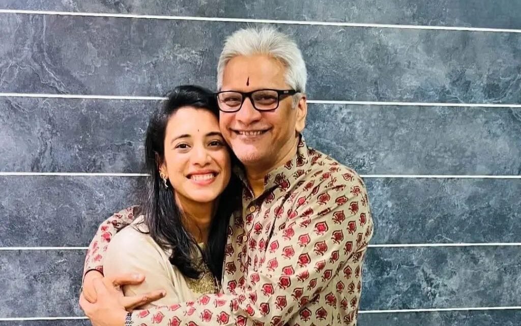 സ്മൃതി മന്ഥാനയുടെയും പലശ് മുഛാലിന്റെയും വിവാഹം കുടുംബത്തിലെ അടിയന്തിര സാഹചര്യത്തെ തുടർന്ന് താല്‍ക്കാലികമായി മാറ്റിവെച്ചു