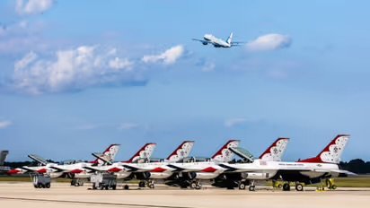 എയർ ഫോഴ്സ് വൺ താവളത്തിലെത്തിയ അജ്ഞാത പാക്കറ്റ്, തുറന്നവരെല്ലാം തളർന്നുവീണു, വെളുത്ത പൊടി തിരിച്ചറിയാനായില്ല