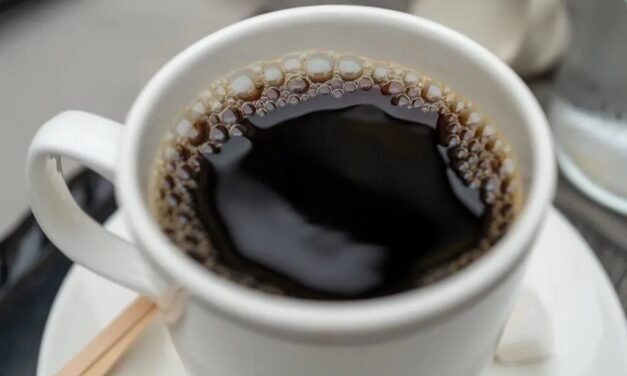 ഇതാണ് ലോകത്തെ ഏറ്റവും വിലയേറിയ കോഫി, ഒരു കപ്പിന് 87000 രൂപ; ഈ പ്രീമിയം വിലയുടെ പിന്നിലെന്ത് ?