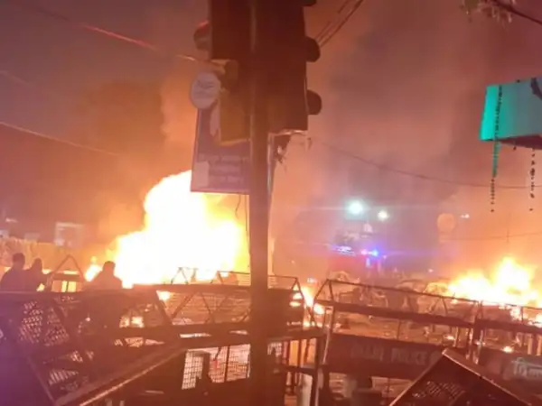 ഡൽഹിയെ നടുക്കി സ്ഫോടനം; മരണ സംഖ്യ ഉയരുന്നു, നിരവധി പേർക്ക് പരിക്ക്, രാജ്യത്തുടനീളം അതീവ ജാ​​ഗ്രത നിർദേശം