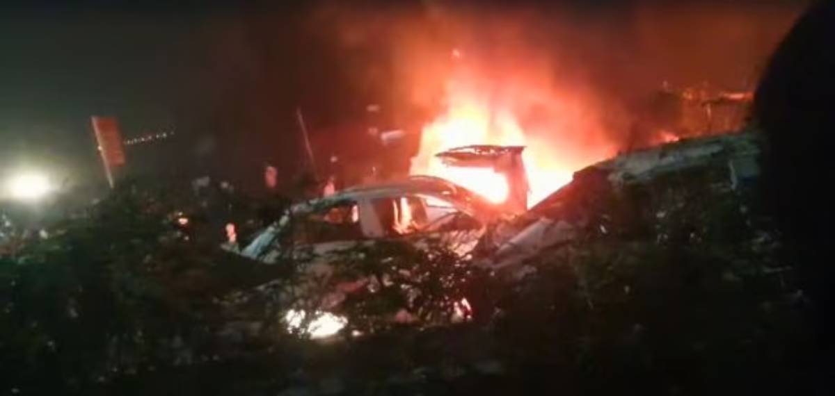 കാറിനകത്ത് രണ്ടോ മൂന്നോ പേർ; പതുക്കെ വന്ന് റെഡ് ലൈറ്റിൽ നിർത്തി; ചെങ്കോട്ട സ്‌ഫോടനത്തിൽ ഡല്‍ഹി പൊലീസ് കമ്മീഷണർ