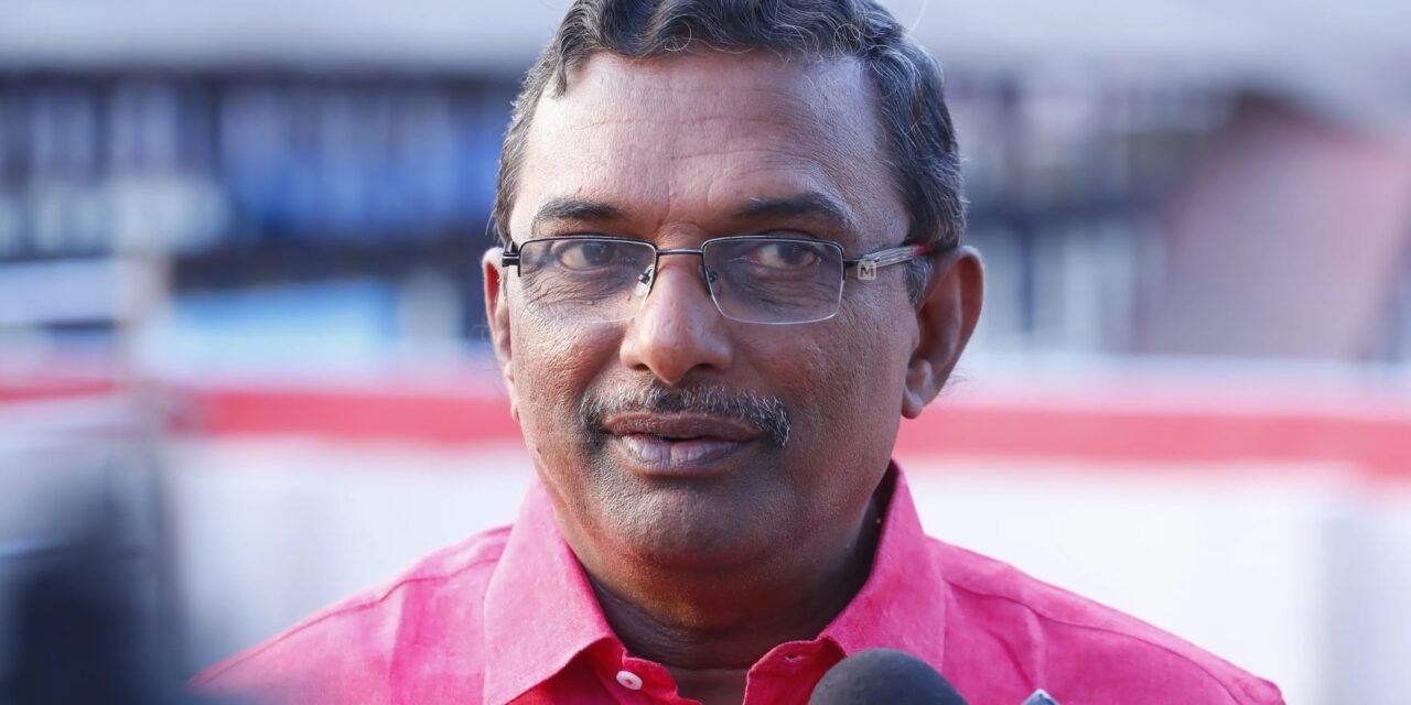 ‘പോറ്റിക്ക് സ്വര്‍ണപ്പാളി കൈമാറാന്‍ നിര്‍ദേശം മുന്നോട്ടുവെച്ചത് പത്മകുമാർ; അനുകൂല നടപടിക്ക് ഉദ്യോഗസ്ഥർക്കും നിർദേശം നൽകി’