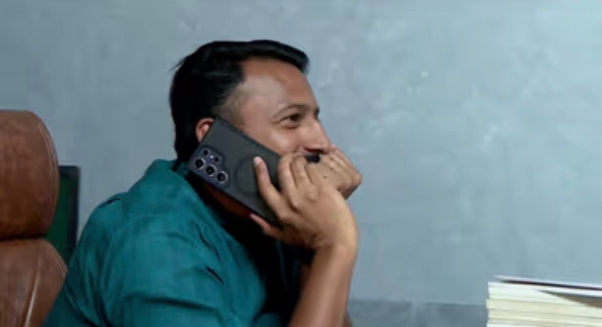 ബലാത്സം​ഗക്കേസ്: രാഹുൽ മാങ്കൂട്ടത്തിൽ പാലക്കാട്ടെ രഹസ്യ കേന്ദ്രത്തിലെന്ന് സൂചന, എംഎൽഎയുടെ ഒ‍ൗദ്യോഗിക വാഹനം ഫ്ലാറ്റിന് മുന്നിൽ