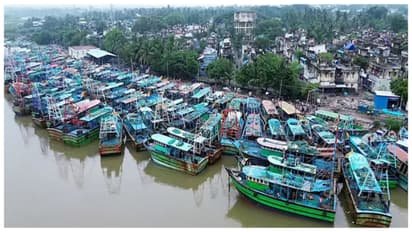 ഡിറ്റ് വാ ചുഴലിക്കാറ്റിൽ തകർന്നടിഞ്ഞ് ശ്രീലങ്ക; ആരോഗ്യ അടിയന്തരാവസ്ഥ പ്രഖ്യാപിച്ചു, ചെന്നൈയിൽ നിന്നുള്ള വിമാനങ്ങളും റദ്ദാക്കി